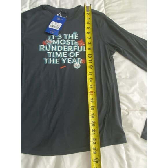 Brooks NWT Heather Asphalt Size Medium Merry Runderful Distance Graphic Shirt - Picture 7 of 11